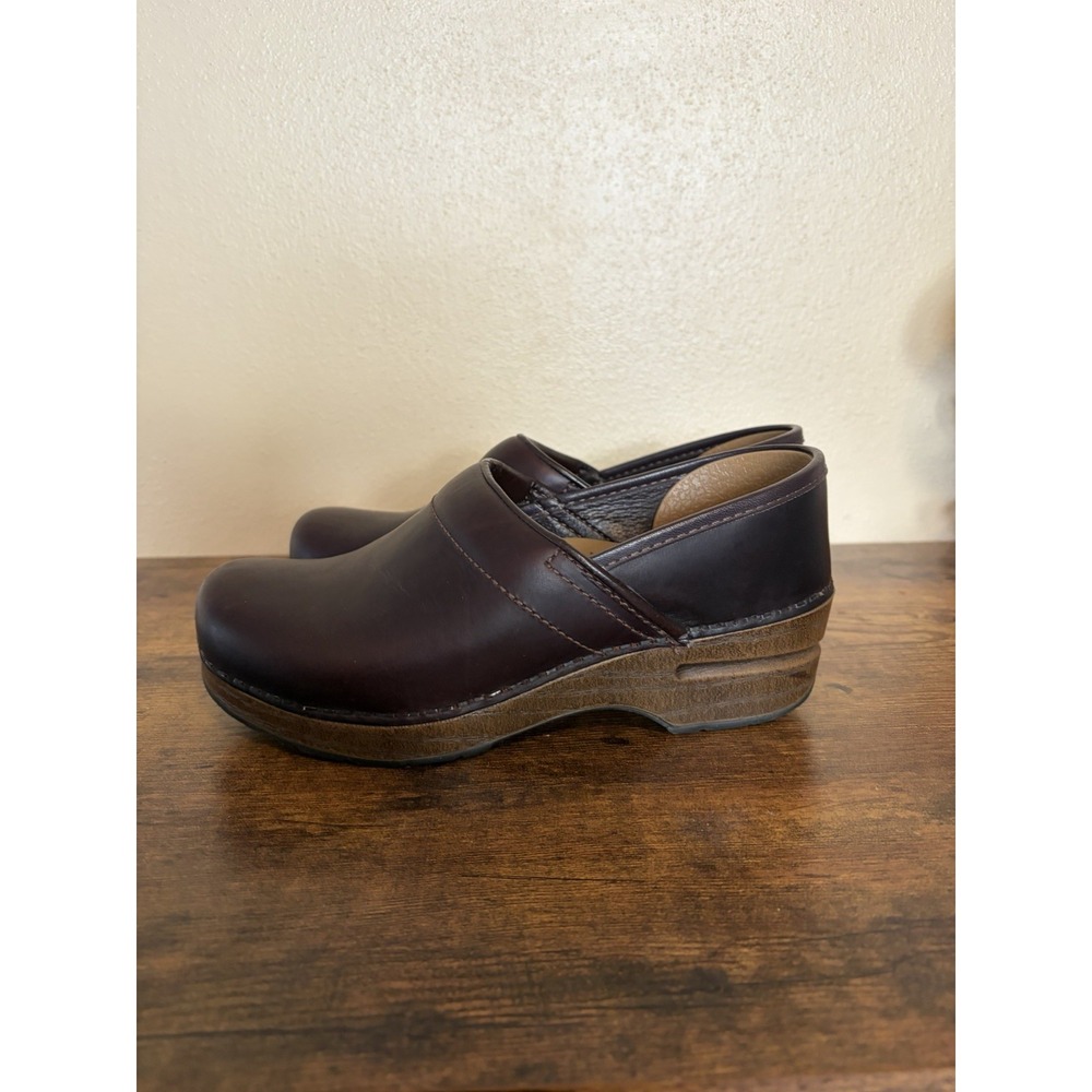 Dansko Women's Size 36 / 5.5-6 Brown Leather Professional Clogs Slip On Shoes